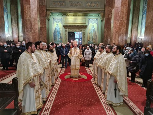 Slujire arhierească la Catedrala Arhiepiscopală din Alba Iulia