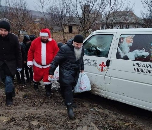 Caravana „Dar de Crăciun” a ajuns la copiii din satele Protopopiatului Vaslui Poza 196524