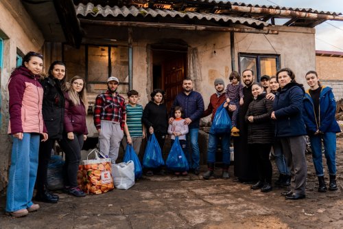 Daruri de la români din diaspora pentru familii nevoiașe din Parohia Șotânga