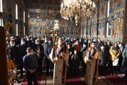 Slujbă arhierească la Biserica „Sfântul Ilie” din Drobeta-Turnu Severin Poza 197497