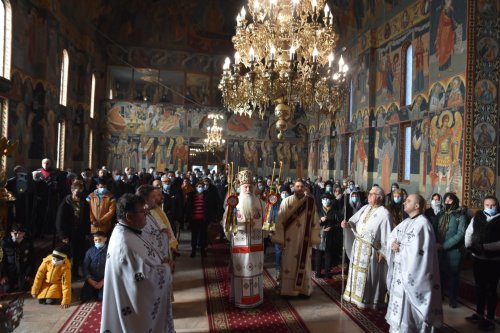 Slujbă arhierească la Biserica „Sfântul Ilie” din Drobeta-Turnu Severin Poza 197503