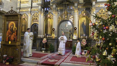 Slujire arhierească la Catedrala Episcopală din Giula, Ungaria, în Duminica dinaintea Nașterii Domnului Poza 197446