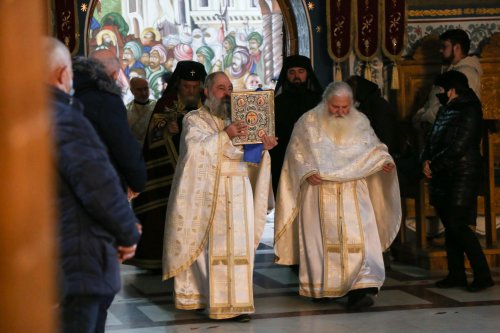 Slujire arhierească la Mănăstirea Brâncoveanu de la Sâmbăta de Sus Poza 197452