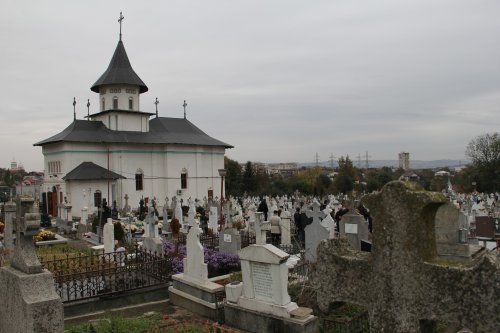 Cimitirul Grădini din Fălticeni, locul de odihnă al Lovineștilor Poza 197591
