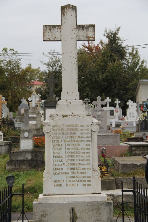 Cimitirul Grădini din Fălticeni, locul de odihnă al Lovineștilor Poza 197602