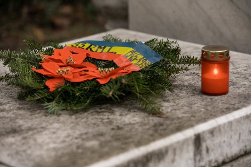 Comemorarea eroilor revoluţiei în cimitirul lor din Capitală Poza 197750