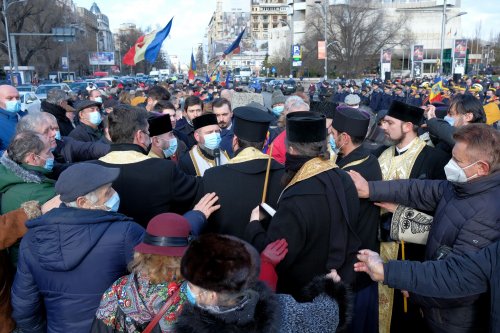 Martirii din decembrie 1989 au fost pomeniți și în Piața Universității Poza 197823