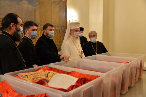 Darul liturgic al Părintelui Patriarh Daniel pentru comunitățile ortodoxe românești din afara României Poza 198056
