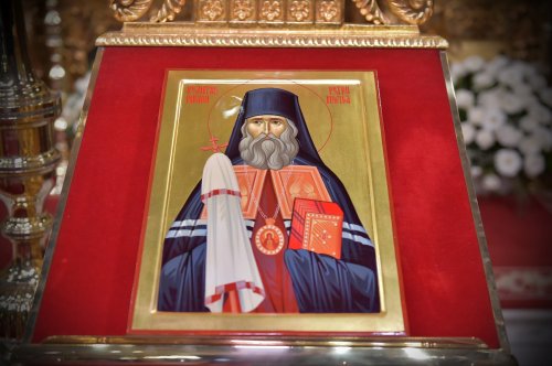 Eroii Revoluţiei din 1989 pomeniți la Catedrala Patriarhală și în alte locuri din Capitală Poza 198009