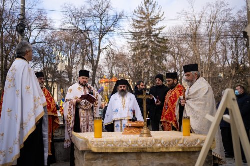 Slujbă de pomenire a eroilor Revoluției Române din decembrie 1989 Poza 198173