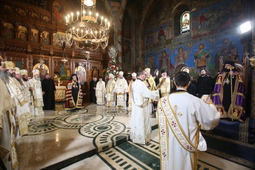 A fost întronizat noul Episcop al Devei şi Hunedoarei Poza 198590