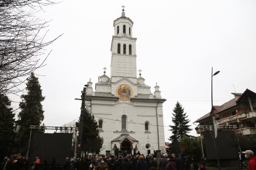 A fost întronizat noul Episcop al Devei şi Hunedoarei Poza 198600