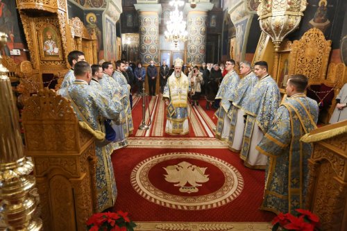 Hramul Asociației Femeilor Ortodoxe din Arhiepiscopia Buzăului și Vrancei Poza 198759