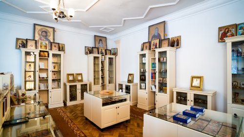 „Arimateea” - un nou magazin bisericesc sfințit astăzi în Arhiepiscopia Sucevei și Rădăuților Poza 198942