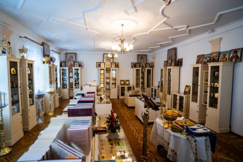 „Arimateea” - un nou magazin bisericesc sfințit astăzi în Arhiepiscopia Sucevei și Rădăuților Poza 198944