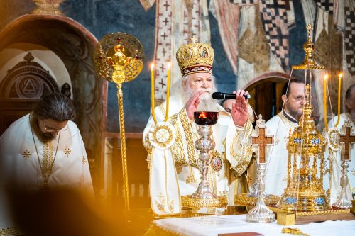 Binecuvântare arhierească la trecerea dintre ani la Catedrala Arhiepiscopală din Suceava Poza 199352