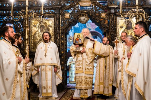 Binecuvântare arhierească la trecerea dintre ani la Catedrala Arhiepiscopală din Suceava Poza 199361