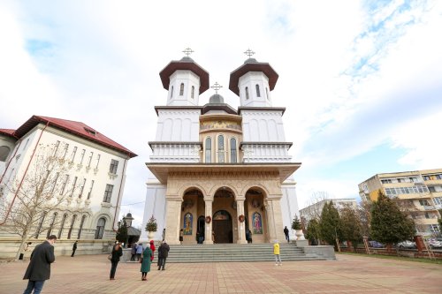 Slujbe și rugăciuni, la începutul noului an 2022, în Catedrala „Înălțarea Domnului” din Buzău Poza 199488