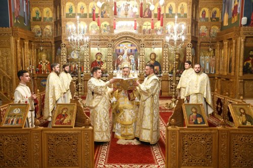 Slujbe și rugăciuni, la începutul noului an 2022, în Catedrala „Înălțarea Domnului” din Buzău Poza 199490