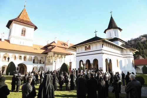 Părintele arhimandrit Visarion Joantă a fost înmormântat la Sâmbăta de Sus Poza 199692