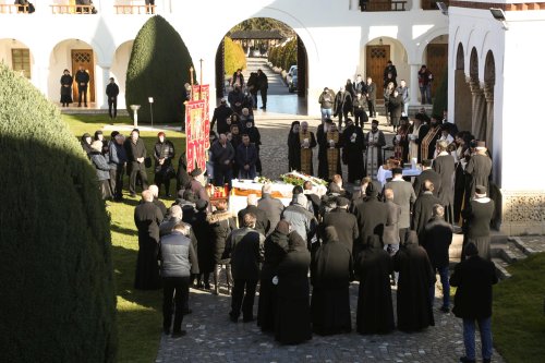 Părintele arhimandrit Visarion Joantă a fost înmormântat la Sâmbăta de Sus Poza 199693