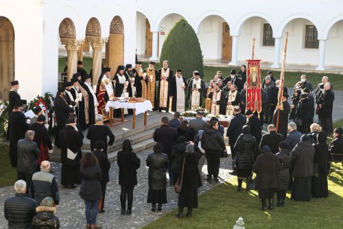 Părintele arhimandrit Visarion Joantă a fost înmormântat la Sâmbăta de Sus Poza 199699