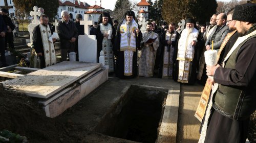 Părintele arhimandrit Visarion Joantă a fost înmormântat la Sâmbăta de Sus Poza 199717