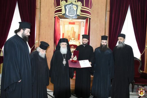 Patriarhul Ierusalimului a primit Ordinul „Sfântul Cuvios Ioan Iacob de la Neamţ, Noul Hozevit” Poza 199676