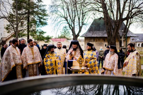 Ajunul sărbătorii Botezului Domnului la Catedrala Arhiepiscopală din Suceava Poza 199883