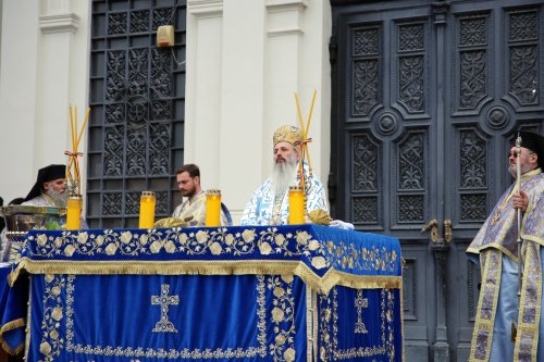 Sfânta Liturghie de Bobotează săvârșită la patru altare în incinta Ansamblului mitropolitan din Iași Poza 199983