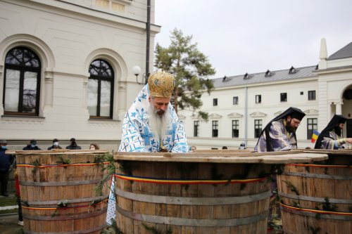 Sfânta Liturghie de Bobotează săvârșită la patru altare în incinta Ansamblului mitropolitan din Iași Poza 199987