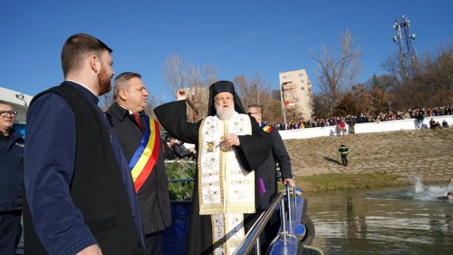 Sfințirea apei de Bobotează la Dunăre, în Muntenia și Dobrogea Poza 200288