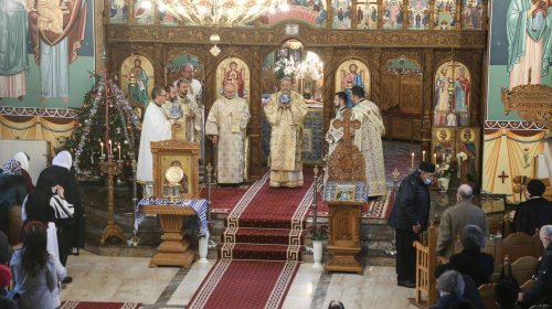 Liturghie arhierească la Biserica „Sfinţii Împăraţi Constantin şi Elena” din Sibiu Poza 200379
