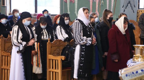 Liturghie arhierească la Biserica „Sfinţii Împăraţi Constantin şi Elena” din Sibiu Poza 200381