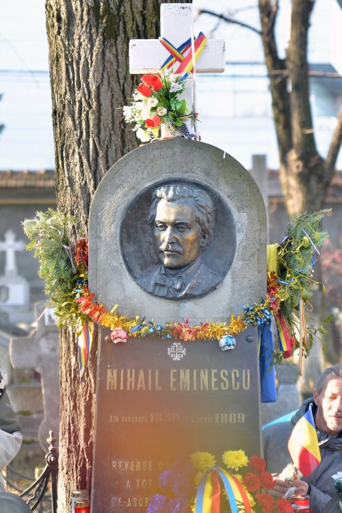 Pomenirea poetului Mihai Eminescu în Bucureşti Poza 200748