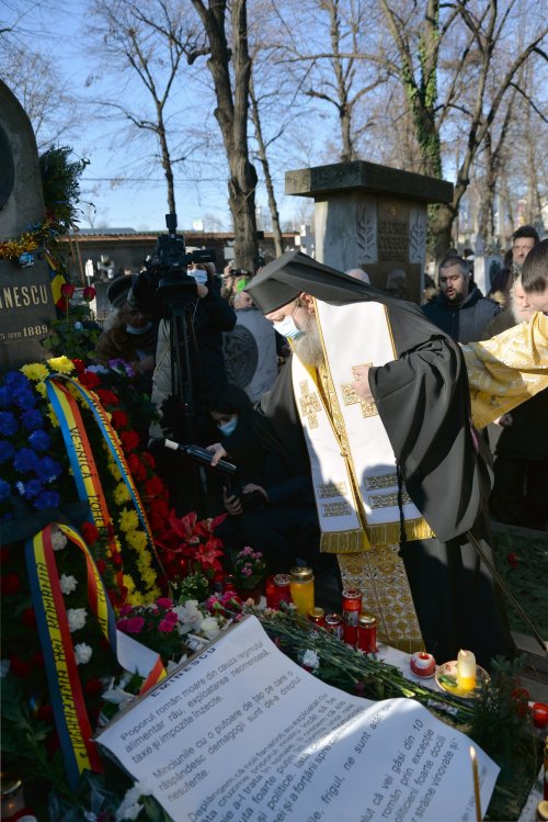 Pomenirea poetului Mihai Eminescu în Bucureşti Poza 200752