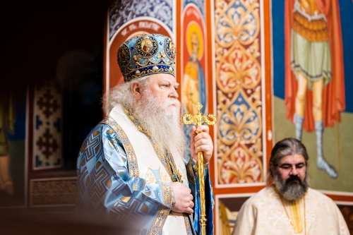 Arhiepiscopul Sucevei și Rădăuților a slujit la Paraclisul Mănăstirii „Sfântul Ioan cel Nou” Poza 200774