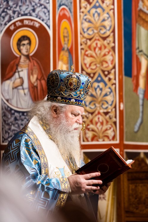 Arhiepiscopul Sucevei și Rădăuților a slujit la Paraclisul Mănăstirii „Sfântul Ioan cel Nou” Poza 200775