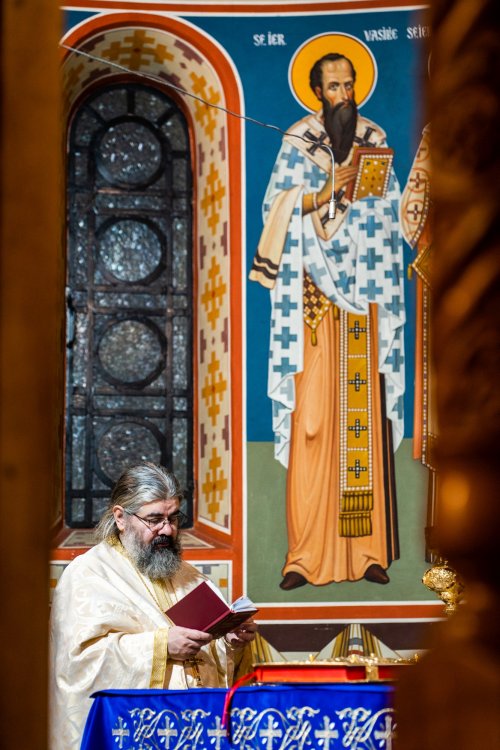 Arhiepiscopul Sucevei și Rădăuților a slujit la Paraclisul Mănăstirii „Sfântul Ioan cel Nou” Poza 200776