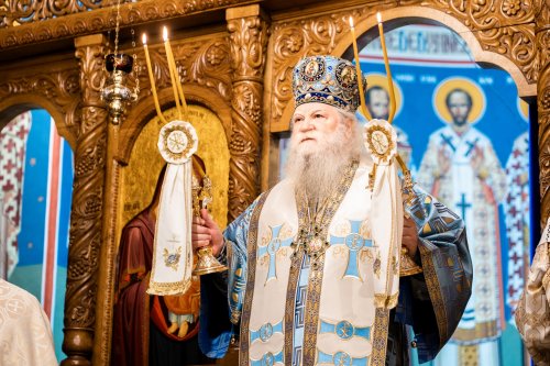 Arhiepiscopul Sucevei și Rădăuților a slujit la Paraclisul Mănăstirii „Sfântul Ioan cel Nou” Poza 200780