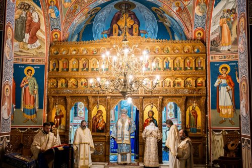 Arhiepiscopul Sucevei și Rădăuților a slujit la Paraclisul Mănăstirii „Sfântul Ioan cel Nou” Poza 200784