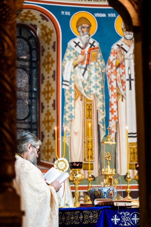 Arhiepiscopul Sucevei și Rădăuților a slujit la Paraclisul Mănăstirii „Sfântul Ioan cel Nou” Poza 200787