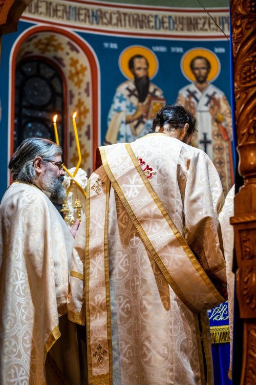Arhiepiscopul Sucevei și Rădăuților a slujit la Paraclisul Mănăstirii „Sfântul Ioan cel Nou” Poza 200791