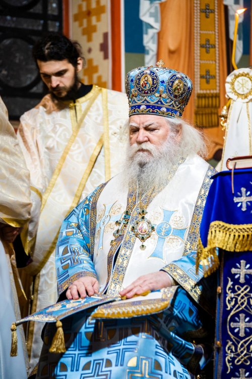 Arhiepiscopul Sucevei și Rădăuților a slujit la Paraclisul Mănăstirii „Sfântul Ioan cel Nou” Poza 200793