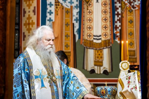 Arhiepiscopul Sucevei și Rădăuților a slujit la Paraclisul Mănăstirii „Sfântul Ioan cel Nou” Poza 200794