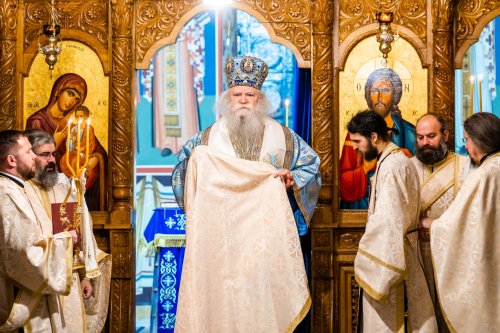 Arhiepiscopul Sucevei și Rădăuților a slujit la Paraclisul Mănăstirii „Sfântul Ioan cel Nou” Poza 200796