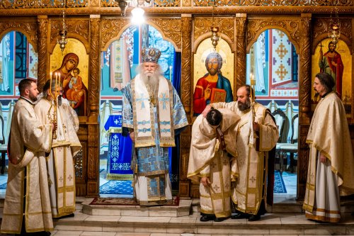 Arhiepiscopul Sucevei și Rădăuților a slujit la Paraclisul Mănăstirii „Sfântul Ioan cel Nou” Poza 200798