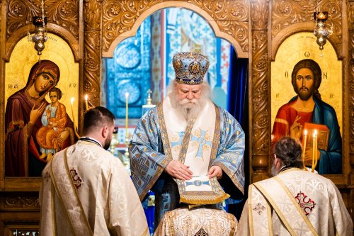 Arhiepiscopul Sucevei și Rădăuților a slujit la Paraclisul Mănăstirii „Sfântul Ioan cel Nou” Poza 200802