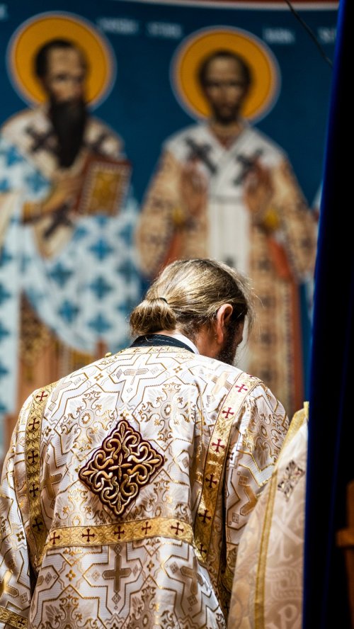 Arhiepiscopul Sucevei și Rădăuților a slujit la Paraclisul Mănăstirii „Sfântul Ioan cel Nou” Poza 200803