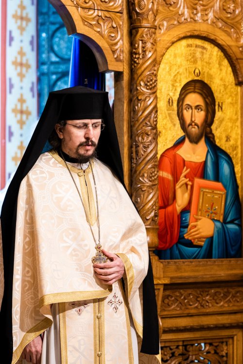 Arhiepiscopul Sucevei și Rădăuților a slujit la Paraclisul Mănăstirii „Sfântul Ioan cel Nou” Poza 200806